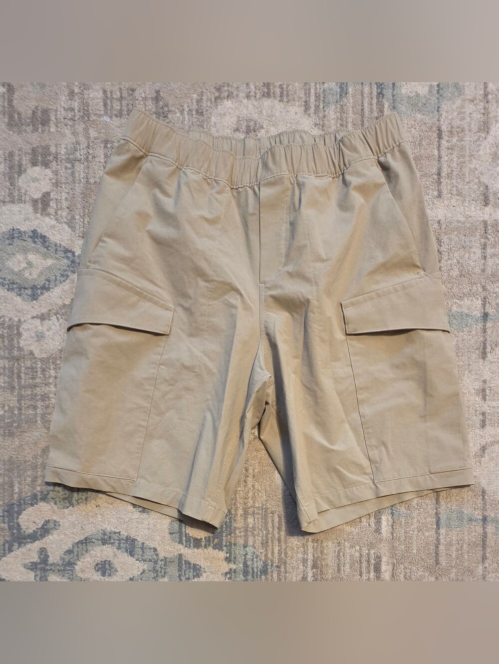 Mens Lululemon Stretch VersaTwill Cargo Pocket Short. Tan. Size L. Like New